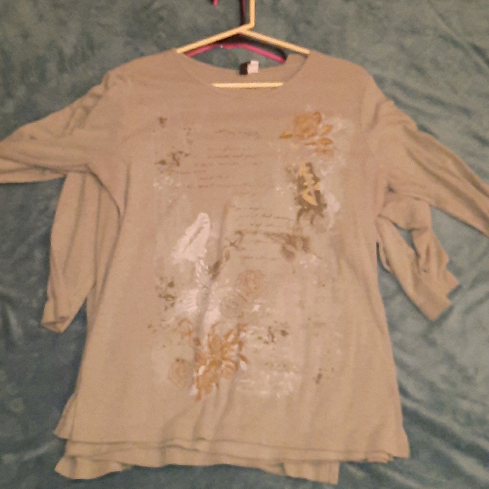 Woman's 3/4 length sleeve light Olive green